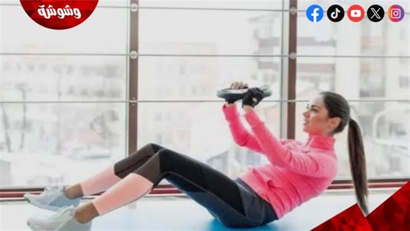 امرأة تمارس تمارين