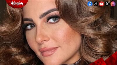بشرى تتألق في جلسة تصوير فضية بإطلالة عصرية 