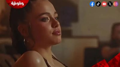 شيلوه جولي تخطف الأنظار في أول ظهور فني مفاجئ مع نجمة كيبوب دايونج