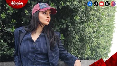 الكاب والبليزر.. تفاصيل إطلالة الفنانة السورية سارة بركة تخطف الأنظار