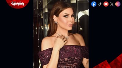 يارا تتألق بفستان برغندي فاخر بتوقيع المصمم العالمي سعيد قبيسي