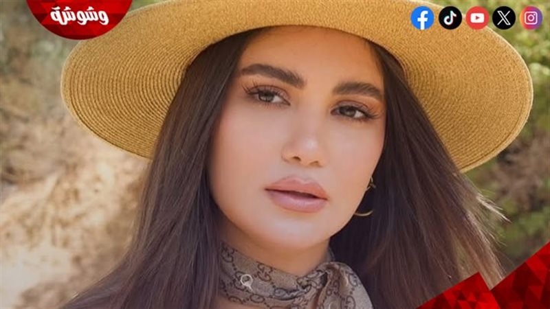 هدى الإتربي بإطلالة