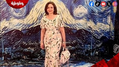 إلهام شاهين بإطلالة ربيعية ناعمة وحقيبة تصل إلى 140 ألف جنيه