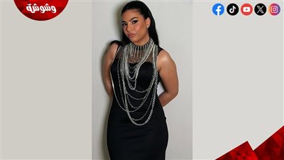 دنيا سامي بإطلالة أنثوية كلاسيكية.. سعرها يصل إلى 16 ألف جنيه