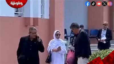 أرملته بالأبيض.. مشاهد مؤثرة من جنازة عبدالوهاب الدكالي بالدار البيضاء 