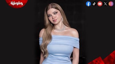 ياسمين الخطيب تتألق بفستان لامع مكشوف الكتفين احتفالا بعيد ميلادها