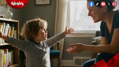الحديث مع طفلك منذ الولادة.. سر تقوية شخصيته وتنمية ذكائه مبكرًا