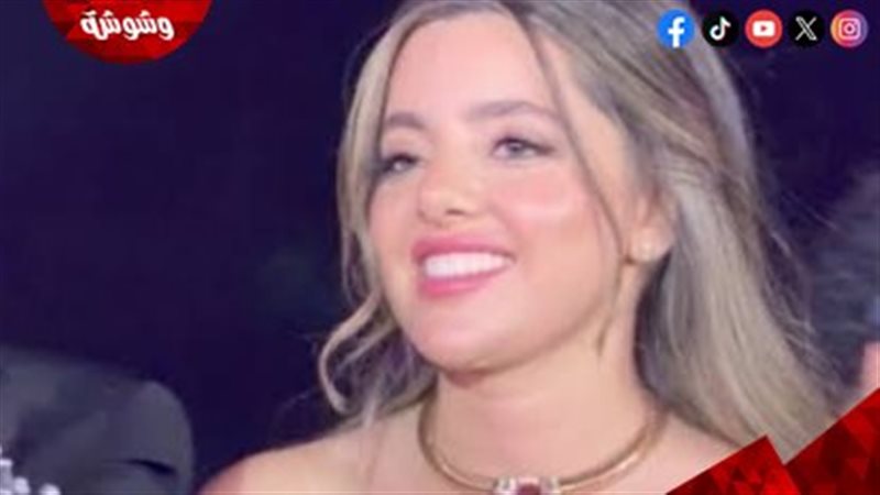 إطلالة أنيقة بفستان
