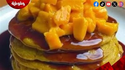 البان كيك بصوص المانجو.. حلوى صيفية تجمع النكهة المنعشة والقوام الهش