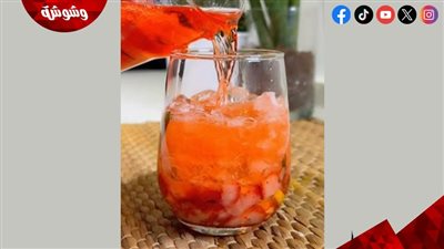 سيرب الفواكه.. وصفة سهلة تمنح الحلويات والمشروبات مذاقًا غنيًا ومنعشًا