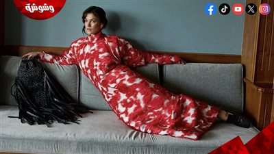 حقيبة Bottega Veneta وفستان Miu Miu.. تفاصيل إطلالة بينار دينيز الفاخرة وأسعارها