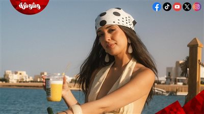 باندانا وبنطلون واسع.. نورين أبو سعدة بإطلالة صيفية بـ12 ألف جنيه