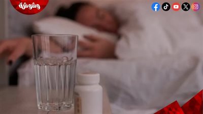 خبير طاقة يحذر من ترك زجاجة المياه بجوار السرير أثناء النوم