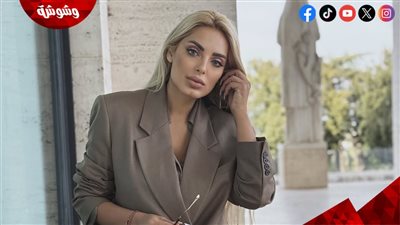 مي حلمي تشع جمالًا وأنوثة في أحدث ظهور