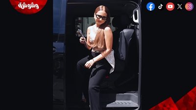 بكورسيه فاخر ومجوهرات ماسية.. نيللي كريم تتألق في عرض جورج حبيقة