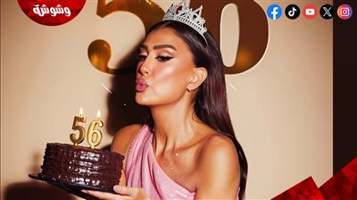 بفستان وردي لامع وتاج ملكي.. غادة عبد الرازق تحتفل بعيد ميلادها الـ56