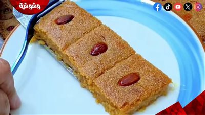 بسبوسة السمنة البلدي واللوز.. حلوى شرقية فاخرة بخطوات سهلة