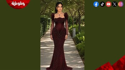 ياسمين عبد العزيز تخطف الأنظار بإطلالة مرصعة بالكريستال