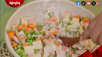 طريقة عمل سلطة البسلة بالجزر.. وصفة سهلة ومشبعة تناسب الغداء والعشاء