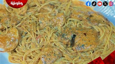 مكرونة الإسباجتي بالدجاج وصوص الفلفل الأحمر المشوي.. وصفة بطعم المطاعم في المنزل
