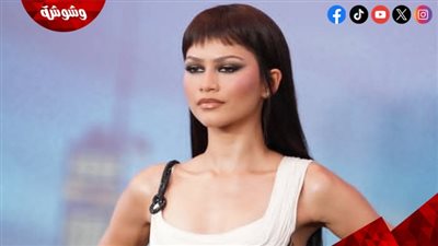 زيندايا تتألق بإطلالة مستوحاة من 
