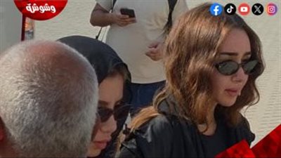 نجوم الفن يساندون تامر حسني في جنازة والده