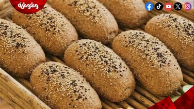 عيش الكايزر بالحبة الكاملة.. وصفة منزلية تمنحك مذاق المخابز بخطوات سهلة