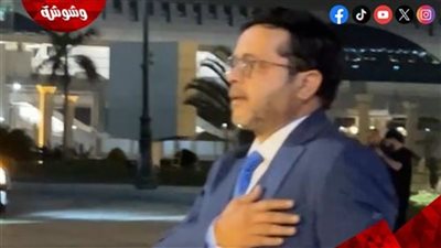 جثمان شقيق محمد هنيدي يصل مسجد الرضوان لأداء صلاة الجنازة
