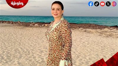 بإطلالة مستوحاة من أجواء البحر.. إلهام شاهين تتألق بفستان صيفي أنيق