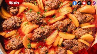 خطوة بخطوة.. صينية كفتة بالبطاطس غنية بالصلصة ومرق اللحم