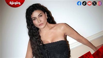نادين الراسي تسحر جمهورها بالأسود في أحدث ظهور