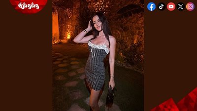أناقة السهرات الصيفية.. فهرية إفجان تتألق بالإكسسوارات الذهبية