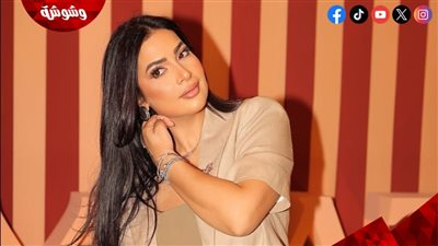 دنيا المصري تتألق بإطلالة أنيقة
