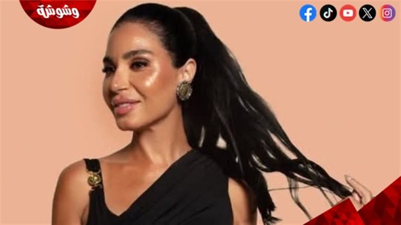 إطلالة سوداء أنيقة