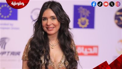 دينا تكشف حقيقة خضوعها لعمليات تجميل: «عملت عملية واحدة في مناخيري» 