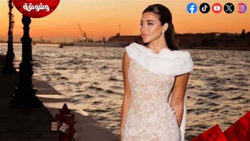 يارا السكري بفستان