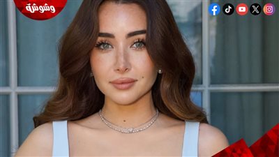 هنا الزاهد بإطلالة باريسية ناعمة.. فستان «بيبي بلو» وحقيبة ديور