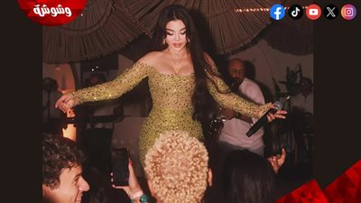 هيفاء وهبي تخطف الأنظار بفستان براق من توقيع ليث معروف