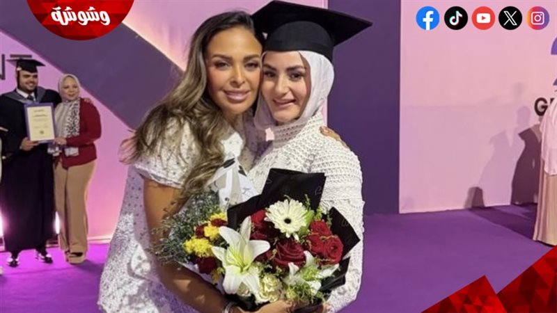 داليا البحيري و أبنتها