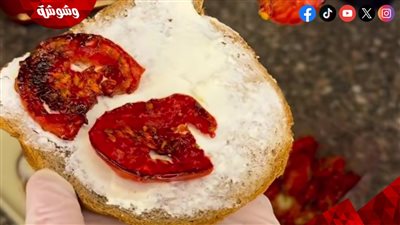 طماطم بالثوم والزعتر في الفرن.. طبق جانبي سريع ولذيذ