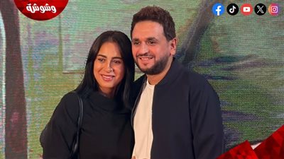 مصطفى خاطر وزوجته يخطفان الأنظار في العرض الخاص لفيلم 