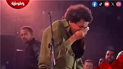 القصة كاملة.. حقيقة بكاء محمد منير على المسرح بسبب هتاف الجمهور